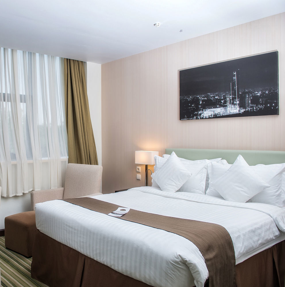 Doubletree By Hilton Shymkent Hotel Exterior photo