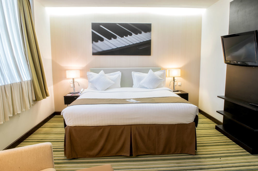 Doubletree By Hilton Shymkent Hotel Exterior photo